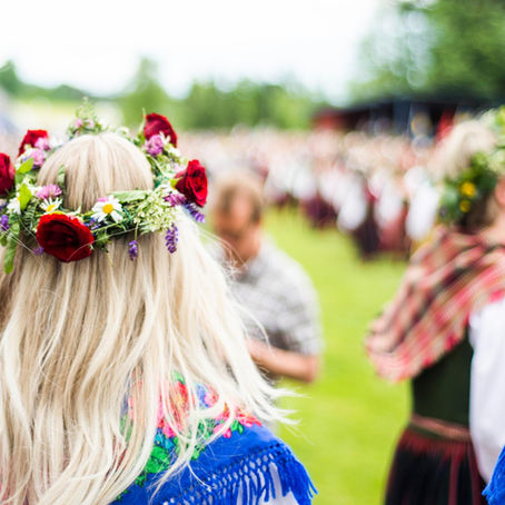 La magie de la Midsommar : célébrer l'été à la suédoise !