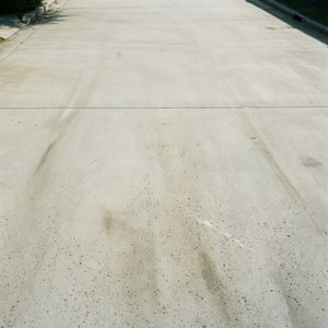 Driveway and Sidewalk Cleaning