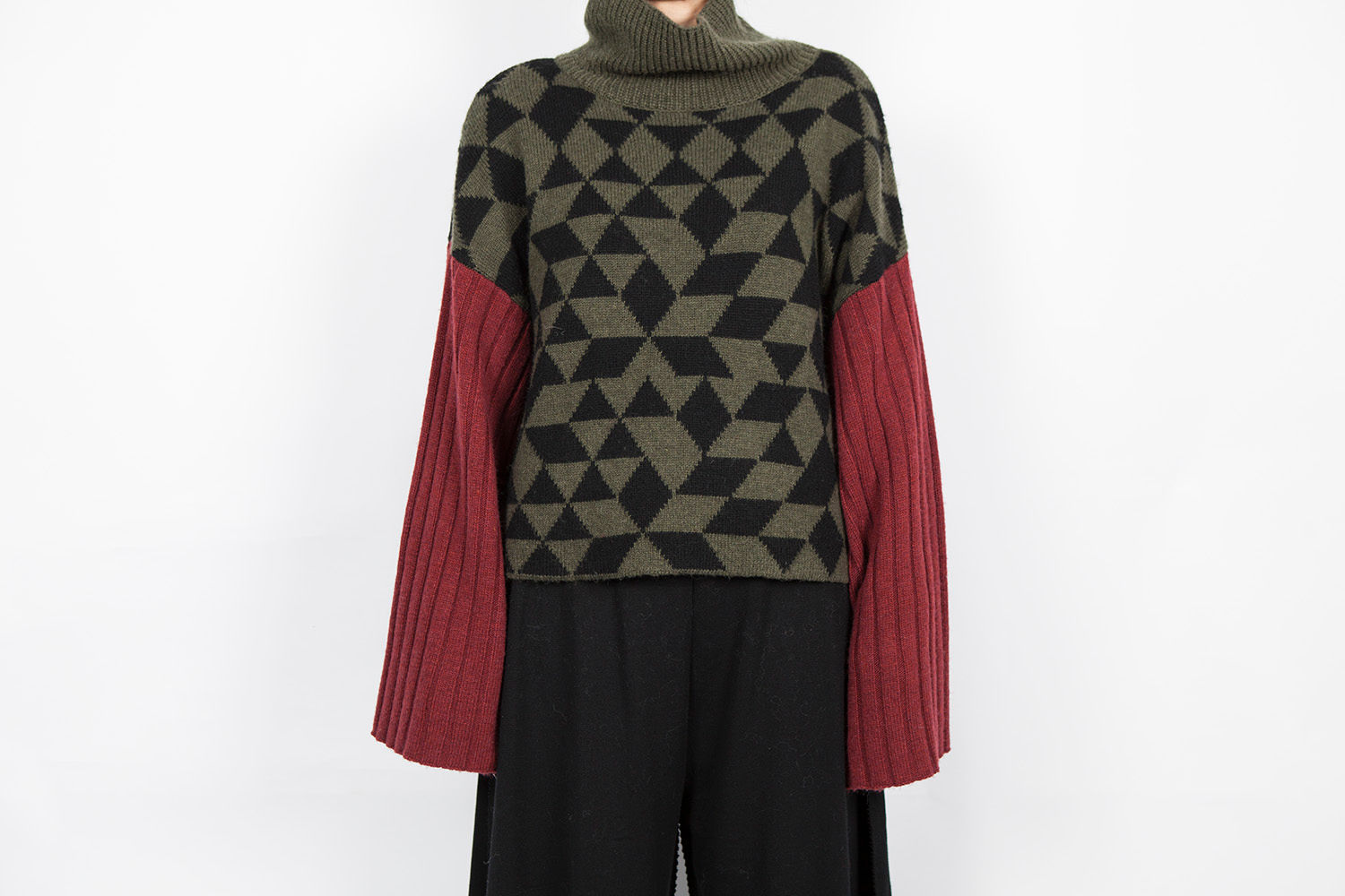 W65 | Long Wide Sleeve Turtleneck Pullover