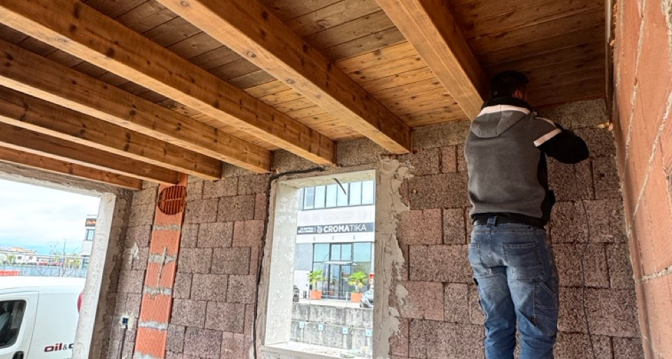 Intervento di recupero edilizio in provincia di Vicenza, progetto Team Group. Recupero delle travi del soffitto