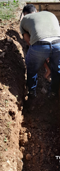 Realizzazione a mano di scavo di circa 30 m per ricerca perdita e sostituzione del tubo danneggiato.