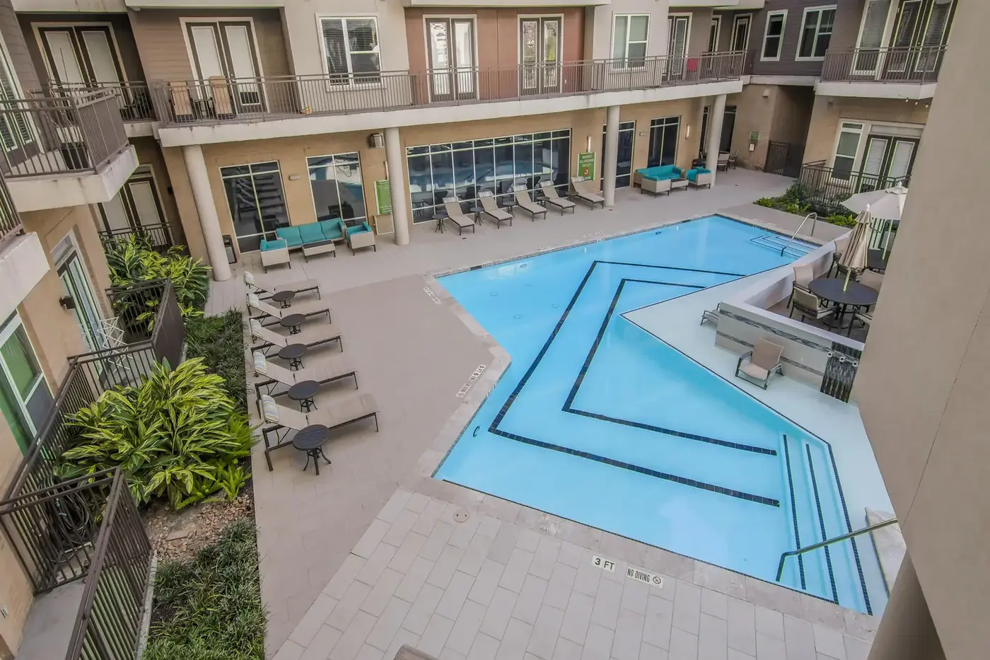 Housing guide near MD Anderson: pool courtyard at Modera Flats