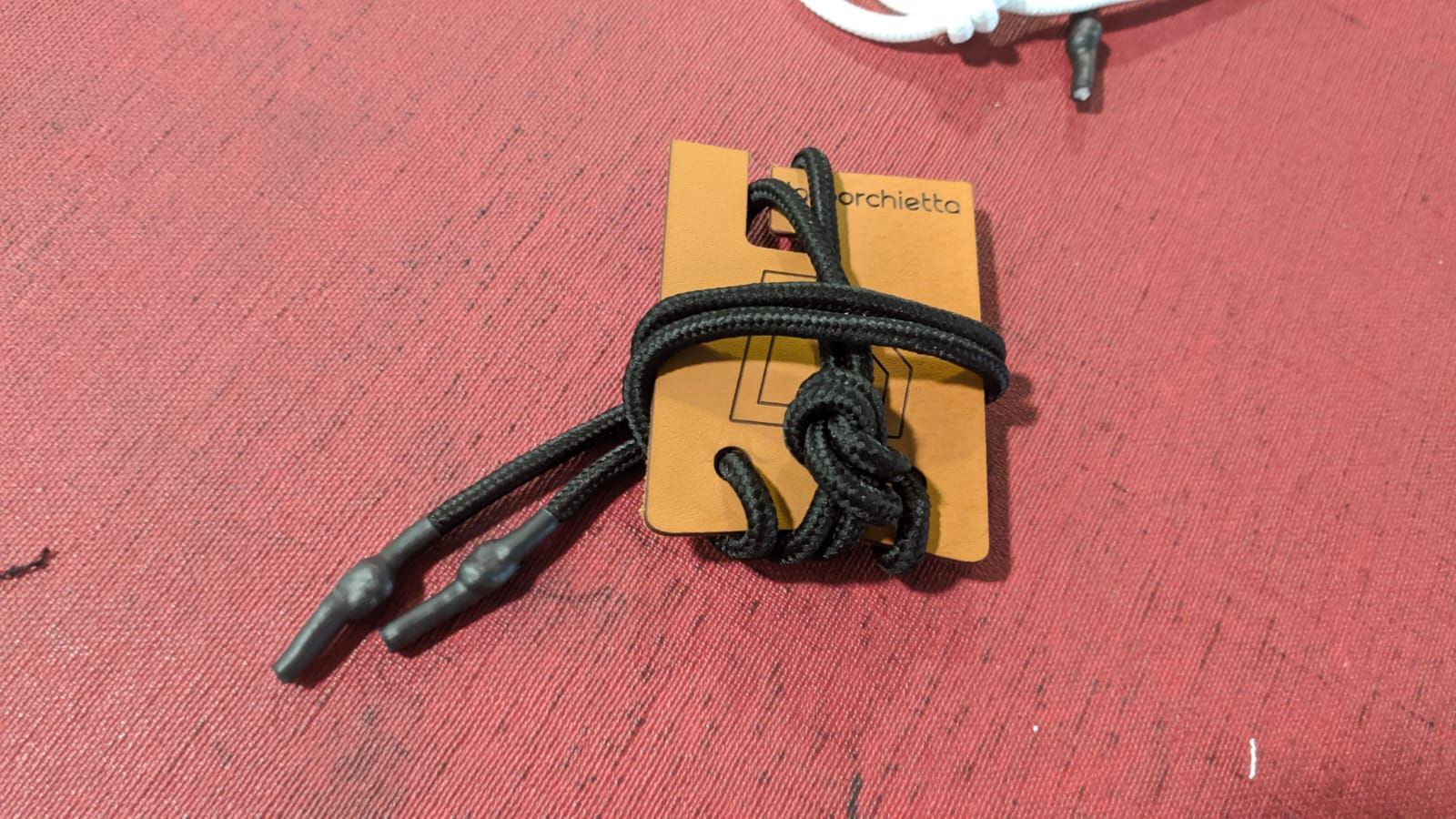 Art. 09 Laccetto Tondo Nero Guaina Nera