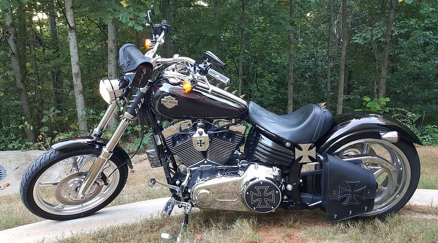 Iron cross bags for Harley-Davidson Rocker C
