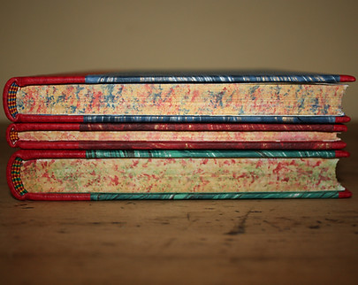 tranches de livres décorées peintes marbrées dorées