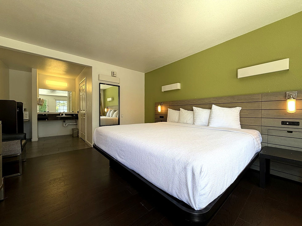 Signature King Accessible room at Fisherman's Cove Inn in Monterey