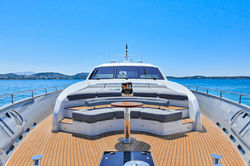 Luxury yacht photography για brochures και websites, με έμφαση στην πολυτέλεια και design