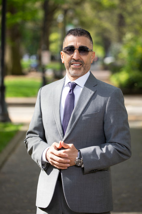 Outdoor business headshot in Portland, Beaverton, Hillsboro and Lake Oswego area