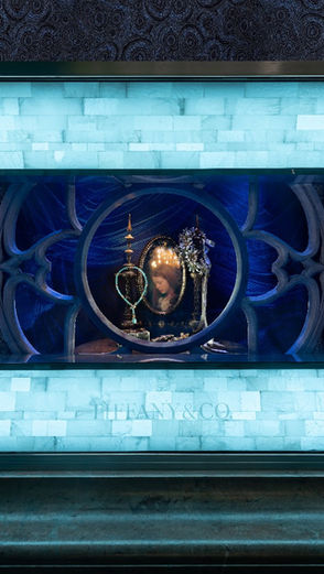 Tiffany & Co. celebra Frankenstein com vitrines imersivas em Nova York