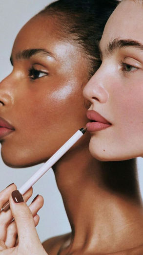 Lip Combo: a técnica de maquiagem que conquistou o mundo
