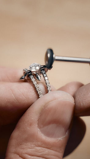 Tiffany & Co. x Pharrell: Ouro, Pérolas e Diamantes Flutuantes