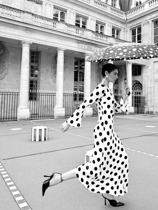 O Charme das Bolinhas: Por que o Poá é a Cara de 2025