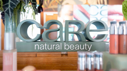 CARE Natural Beauty conecta arte e beleza em novos lançamentos