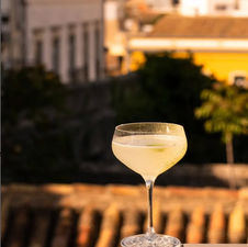 a cocktail glas on a rooftop in Faro
