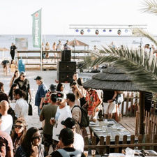 Club Nau - beach bar with ocean views & live entertainment