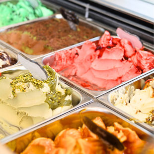 A ice cream bar in Albufeira with ice cream in different flavours