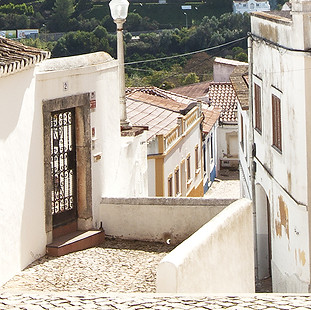 front-top-5-cities-silves-algarve-travel-guide-petit-hem.jpg