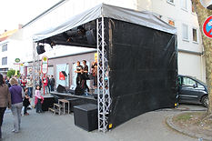 Seitenwand aus Bühnengaze, hochrollbar