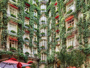 Hôtel Plaza Athénée, Paris - Werner Kuchler passes the baton at Le Relais