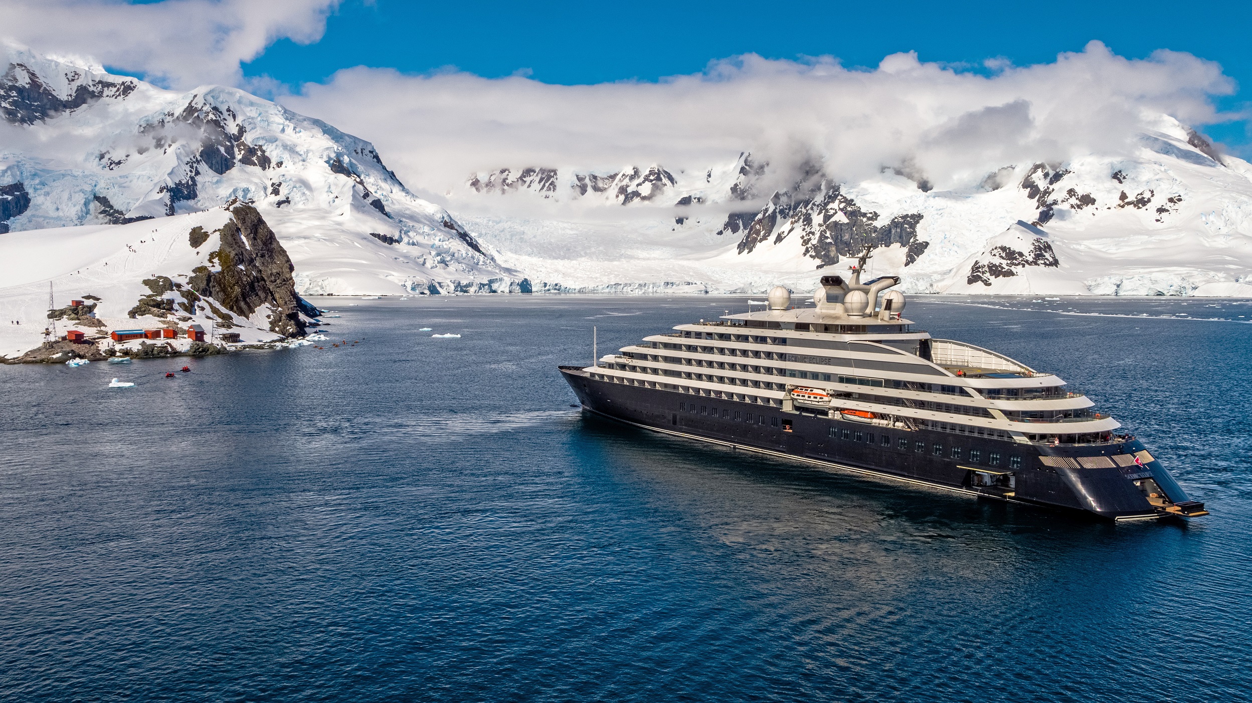 Scenic Eclipse in antarktischer Landschaft
