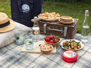 Al fresco dining with French luxury food retailer Petrossian