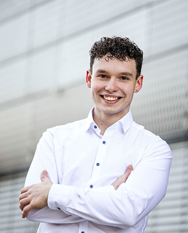 Mann im Anzug Gleisdorf – professionelles Portrait für Unternehmen