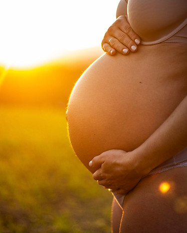 Babybauch Portrait Frau in Weiz – Schwangerschaftsfotografie
