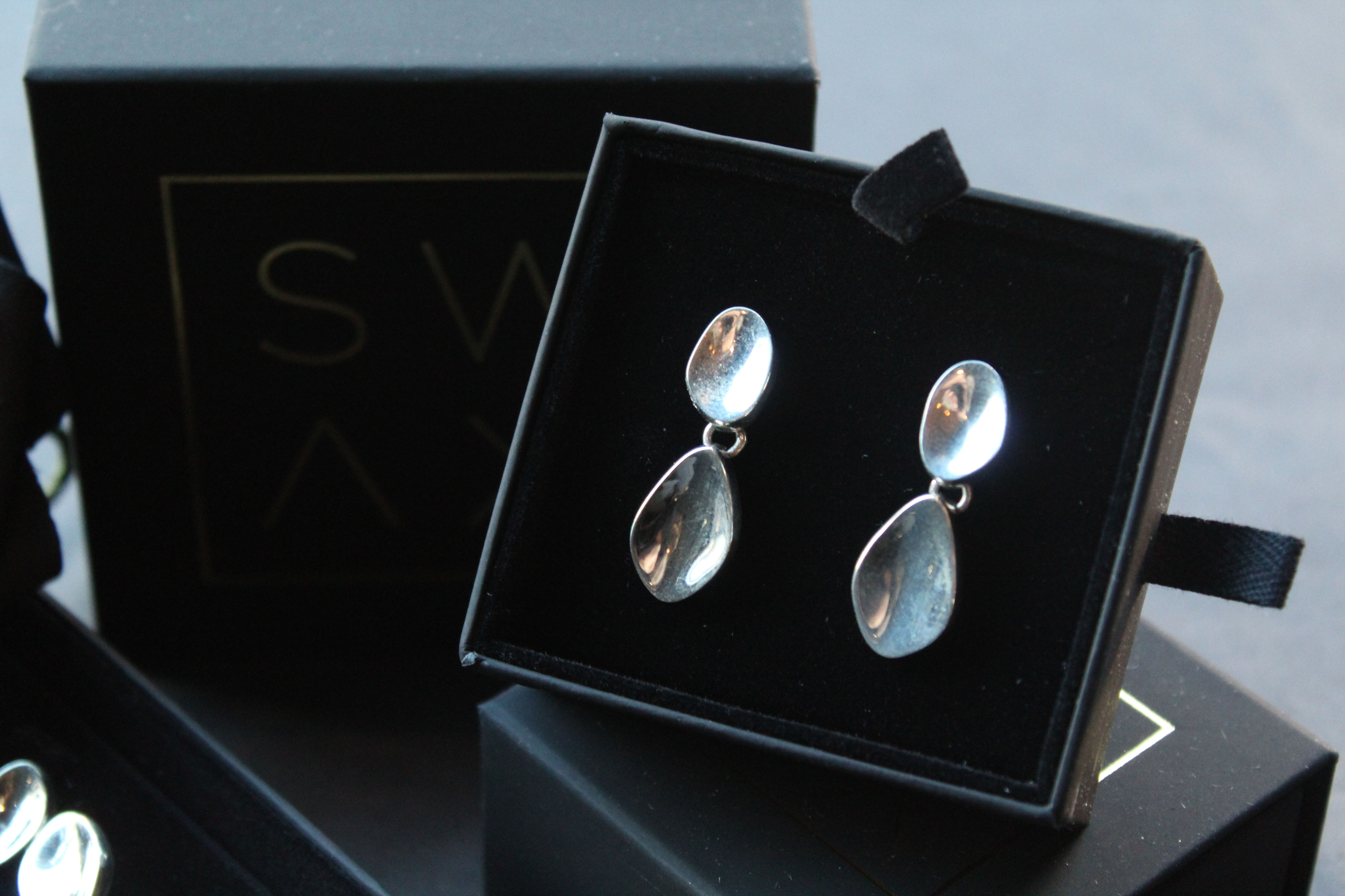 Designer Teardrop Polished Drop Earrings