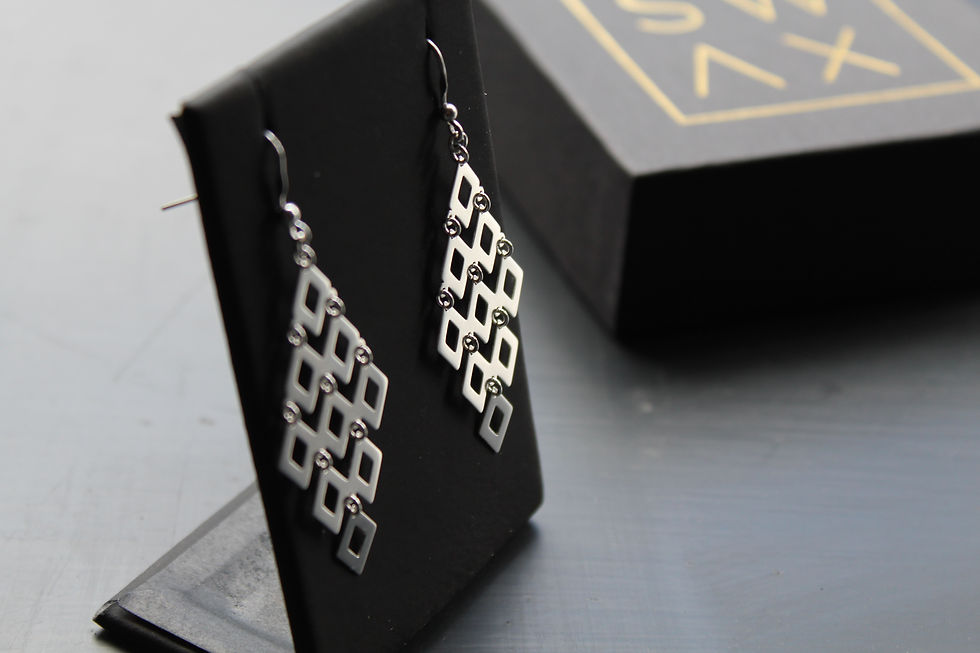 Thumbnail: Silver Linked Diamond Drops