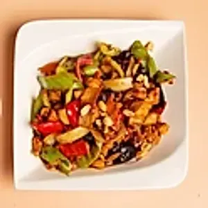 G1. Hühnerfleisch in Würfel gebraten mit Knoblauch und Erdnüssen./ Fried diced chicken with garlic and peanuts/宫保鸡丁