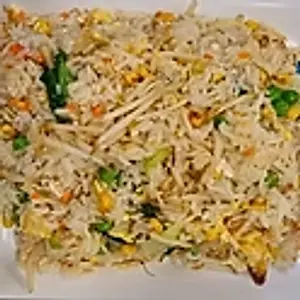 R3. Gebratener Eierreis mit Gemüse./Egg fried rice with vegetables./素炒饭