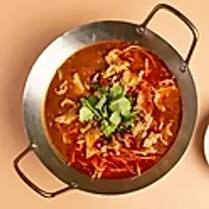 G10. Gekochte Rindfleisch nach Szenchuan-Art mit Knoblauch, Koriander und chili-öl./ Boiled beef with coriander, garlic and chili oil./水煮牛肉