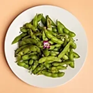 A8. Gekochte Sojabohnenschotten (Edamame)./Boiled soybeans (edamame)/ 毛豆