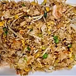 R2. Gebratener Eierreis mit Garnelen und Gemüse./Egg fried rice with prawns and vegetables./虾仁炒饭