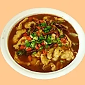 G4. Gekochte Hühnerbrustfilet nach Szenchuan-Art mit Knoblauch, Korianderbättern und chili-öl /Boiled chicken breast fillet slices in spicy sauce, with coriander, garlic and hot chili oil /水煮鸡片