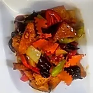 G16. Kungpao Tofu: Tofu in Würfel gebraten mit Gemüse, Knoblauch, und Chili /Stir fried diced Tofu with vegetables, garlic, and chili /宫保豆腐