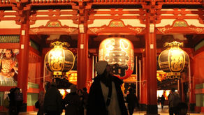 girl looking at temple