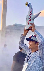 太陽の塔と大志.jpg