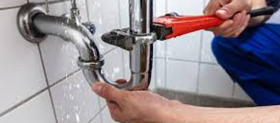 Fuite d'eau à Marseille sous un lavabo, plombier d'urgence intervient.