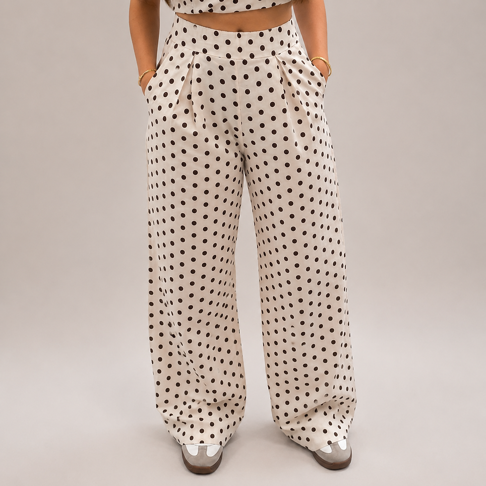 Pantalon blanc à pois noirs
