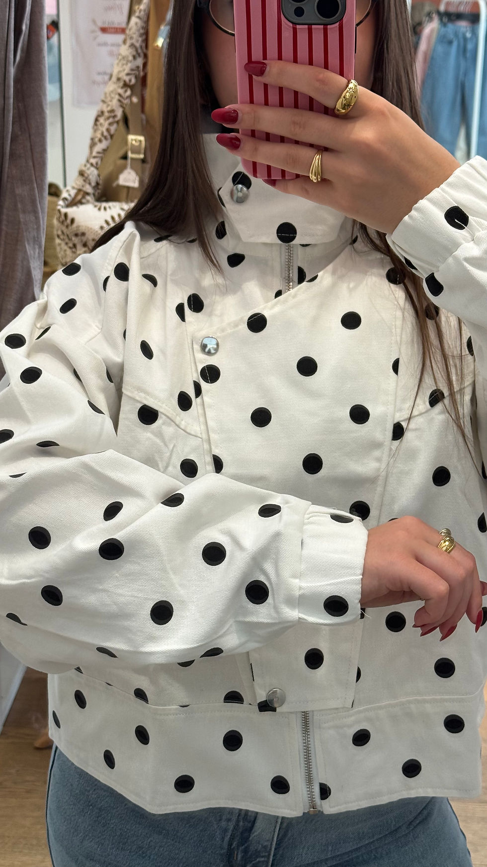 Miniature : vue manche sur veste à pois blanche