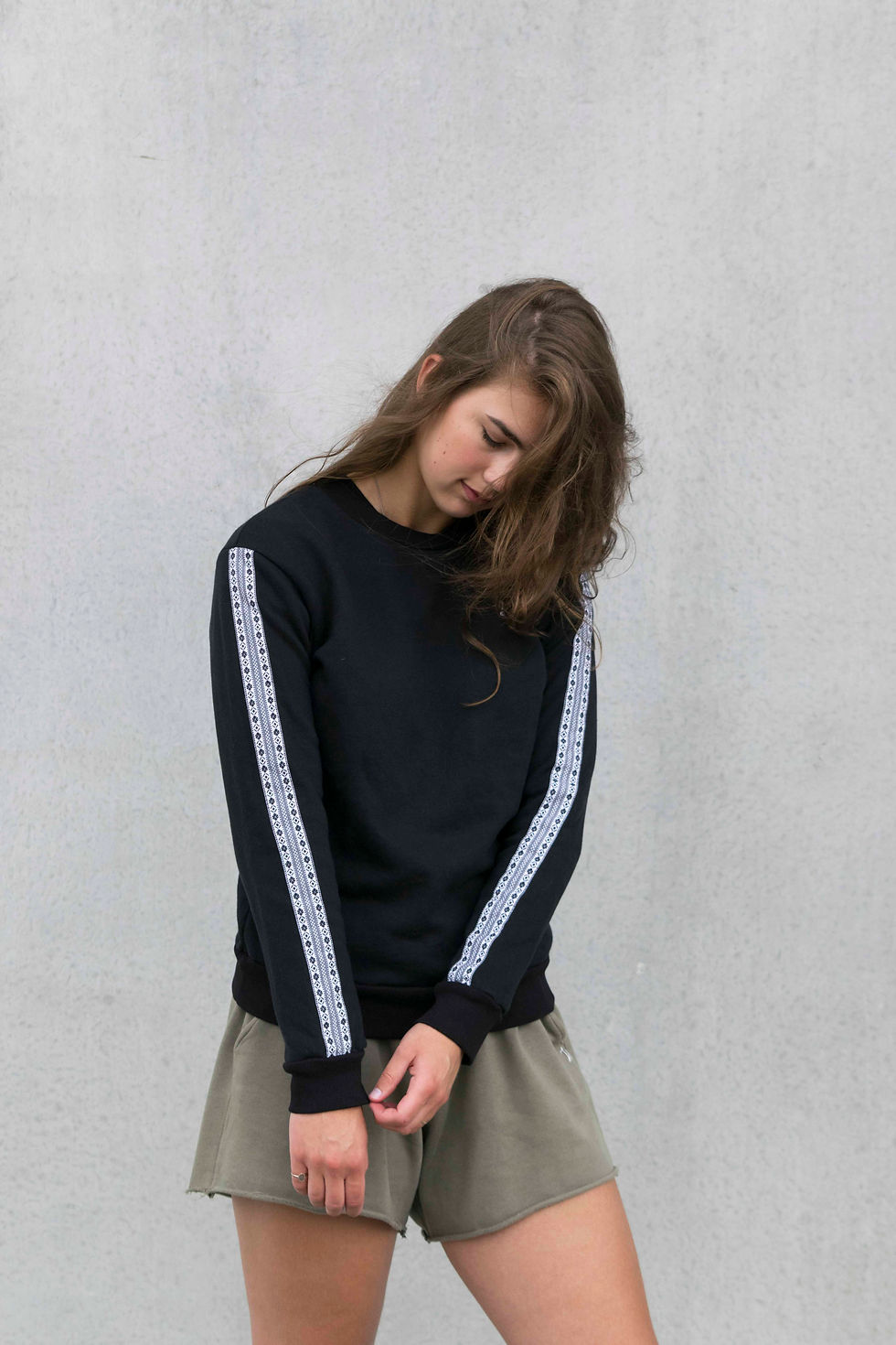 Thumbnail: duurzame zwarte sweater voor vrouwen