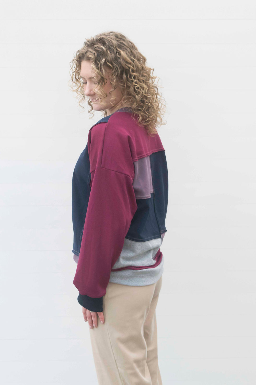 een fijne en hele zachter oversized en unisex sweater gemaakt van restjes biologisch katoen