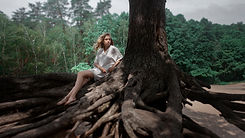 Fille dans la nature