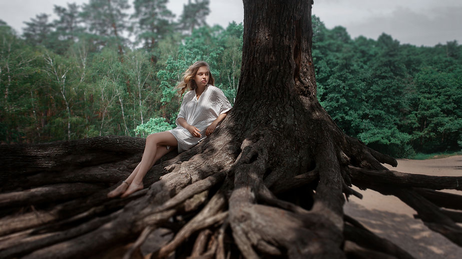 Femme se reposant à l'extérieur