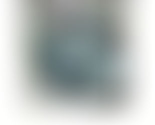 前几天我在街上看到了丰泉窑的作品,特别是那些微型作品,一个个都让人爱不释手,真想拥有。The other day, I came across some pieces from Hōsen Kiln in town. The miniature works, in particular, were so charming—I wanted to take them all home.