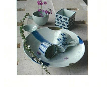 前几天我在街上看到了丰泉窑的作品,特别是那些微型作品,一个个都让人爱不释手,真想拥有。The other day, I came across some pieces from Hōsen Kiln in town. The miniature works, in particular, were so charming—I wanted to take them all home.