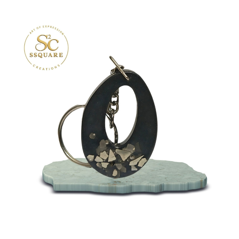 Elegant Black Resin 'O' Keychain