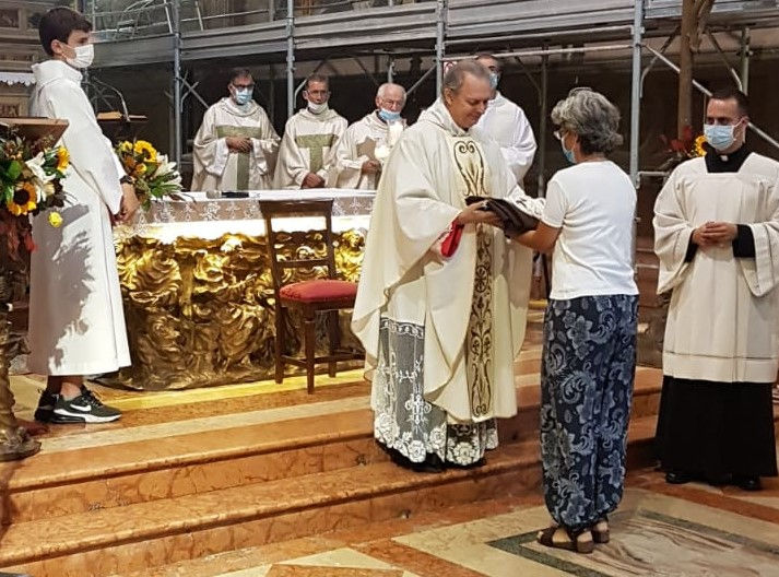 CONSEGNA DELL'ABITO