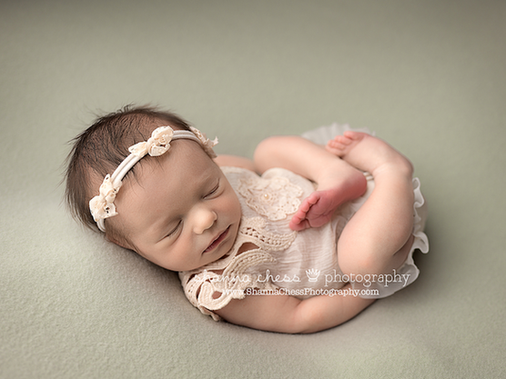 Eugene Oregon Newborn Photographer: Welcome Maisy!